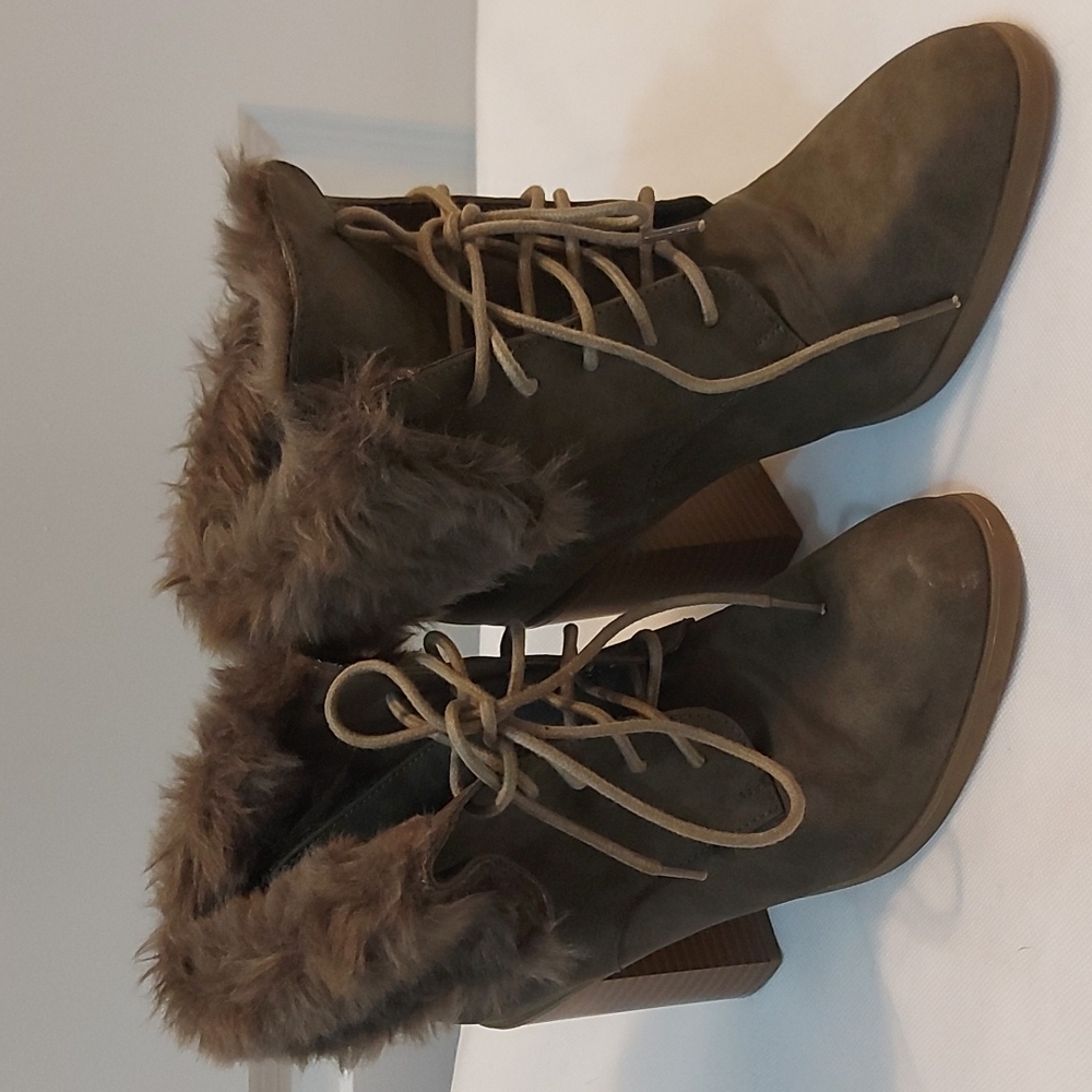 Leila Stone Faux Leather boots sz 7.5